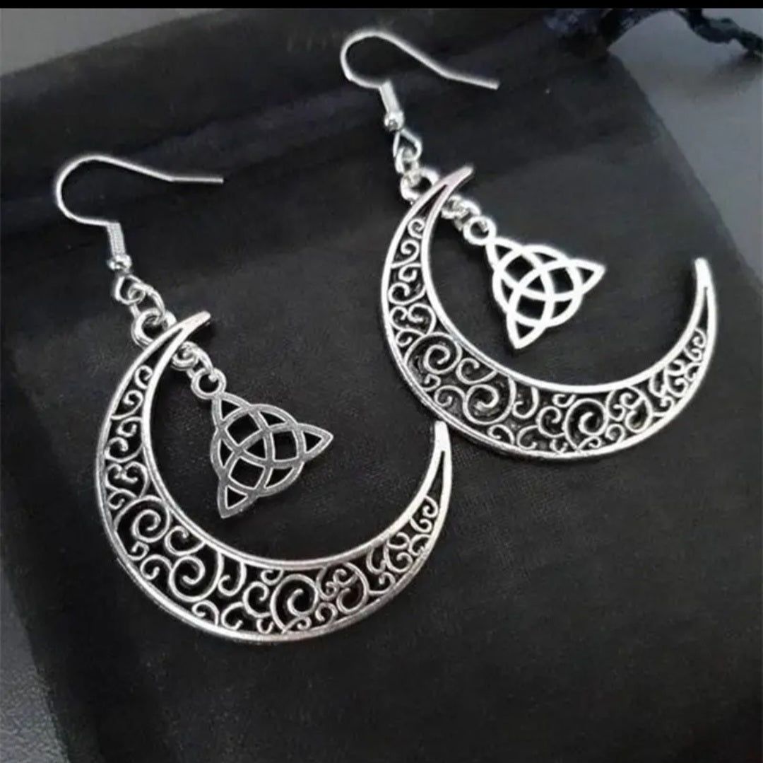 Hollow Moon Retro Earrings