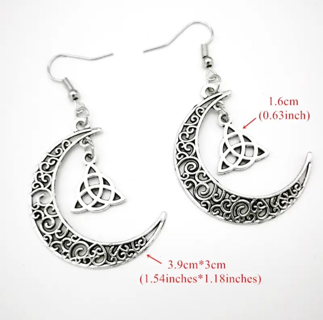 Hollow Moon Retro Earrings