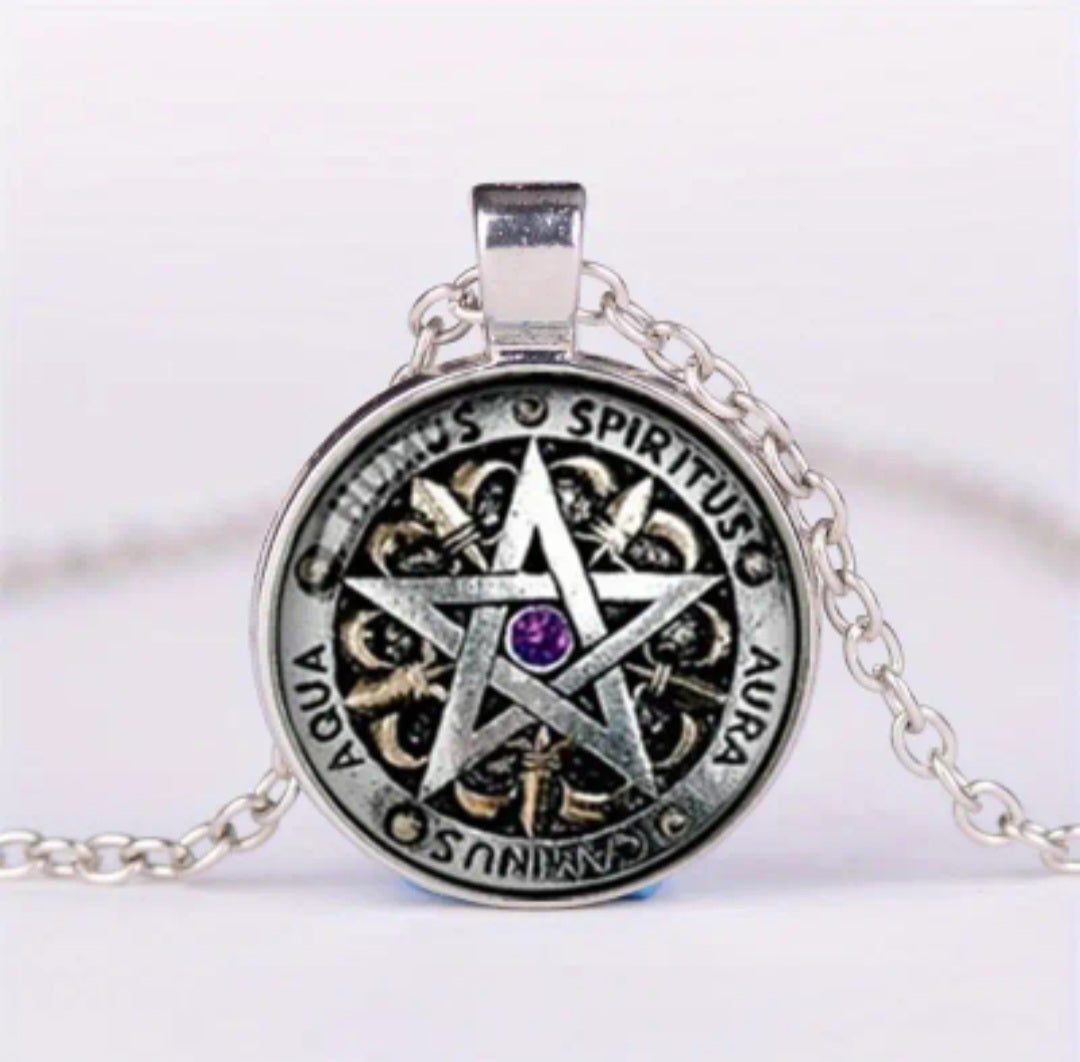 Vintage Star Round Pendant Necklace